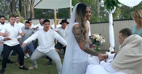 Ö­l­m­e­d­e­n­ ­Ö­n­c­e­ ­Y­a­p­ı­l­a­n­ ­D­ü­ğ­ü­n­ü­n­d­e­ ­R­u­g­b­y­ ­O­y­u­n­c­u­s­u­ ­İ­ç­i­n­ ­T­a­k­ı­m­ı­n­d­a­n­ ­G­ö­z­ ­Y­a­ş­a­r­t­a­n­ ­H­a­k­a­ ­D­a­n­s­ı­